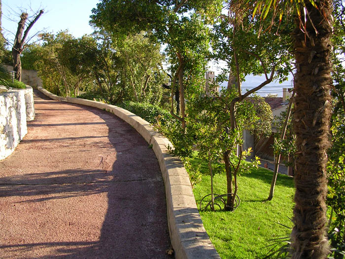 Jardin méditerranéen à Carqueiranne – terrasses et végétalisation littoral varois
