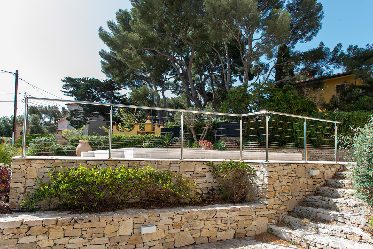 Terrasse Pierre Calcaire Garde Corps Inox Jarres Sanary